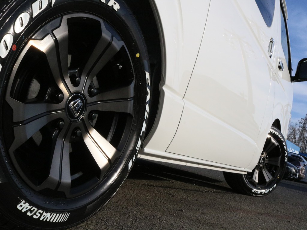 FLEX限定カラーアーバングランデ17インチ×ナスカーホワイトレタータイヤ♪