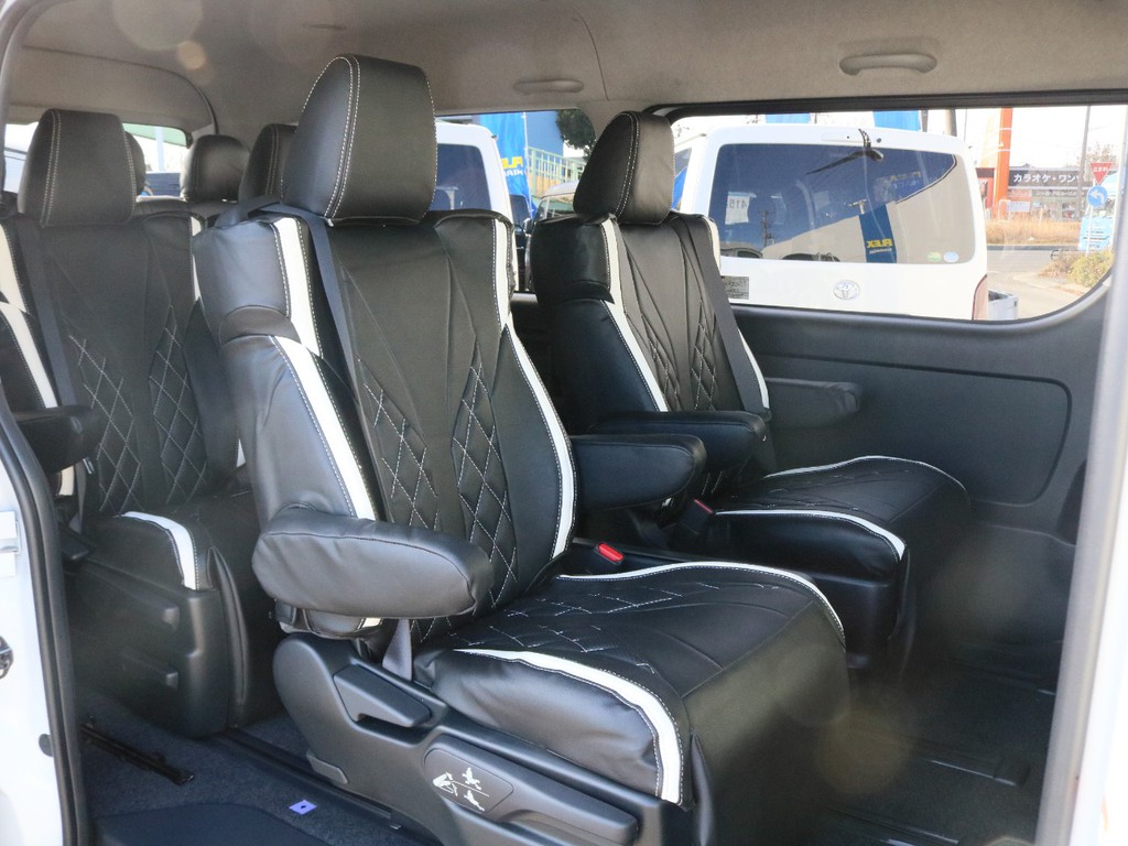 豪華キャプテンシート4脚搭載！