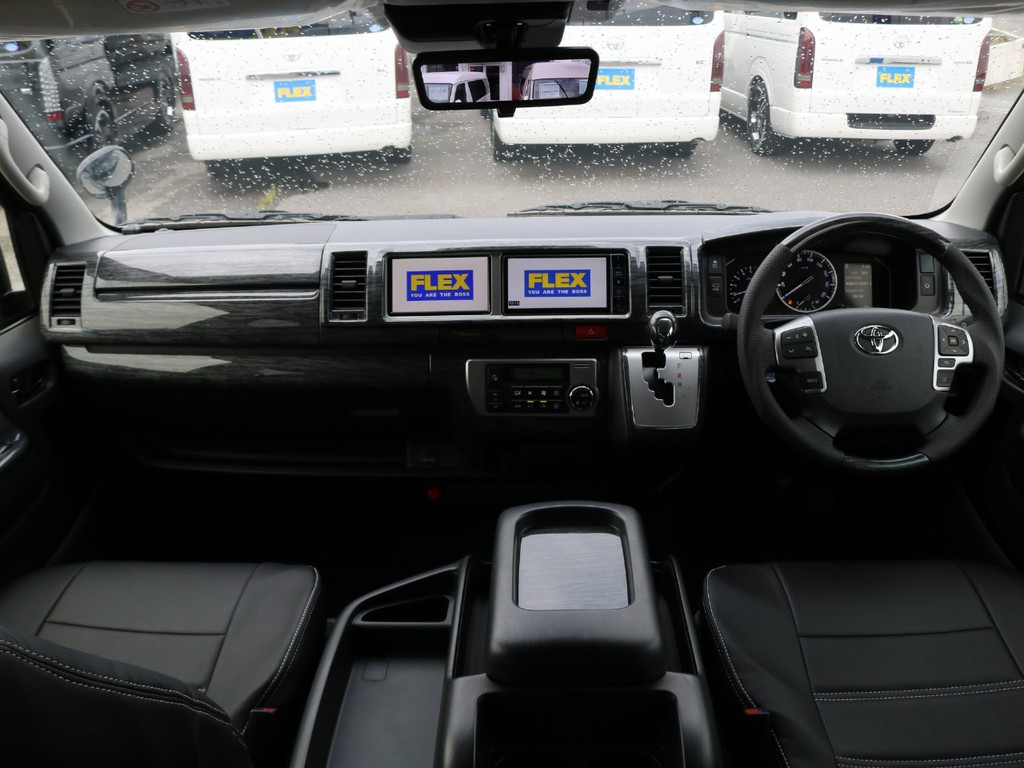 黒木目インテリアパネルが高級感を演出♪