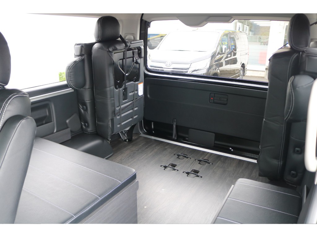 ベッドキットを収納すると広いラゲッジスペースを確保出来ます！