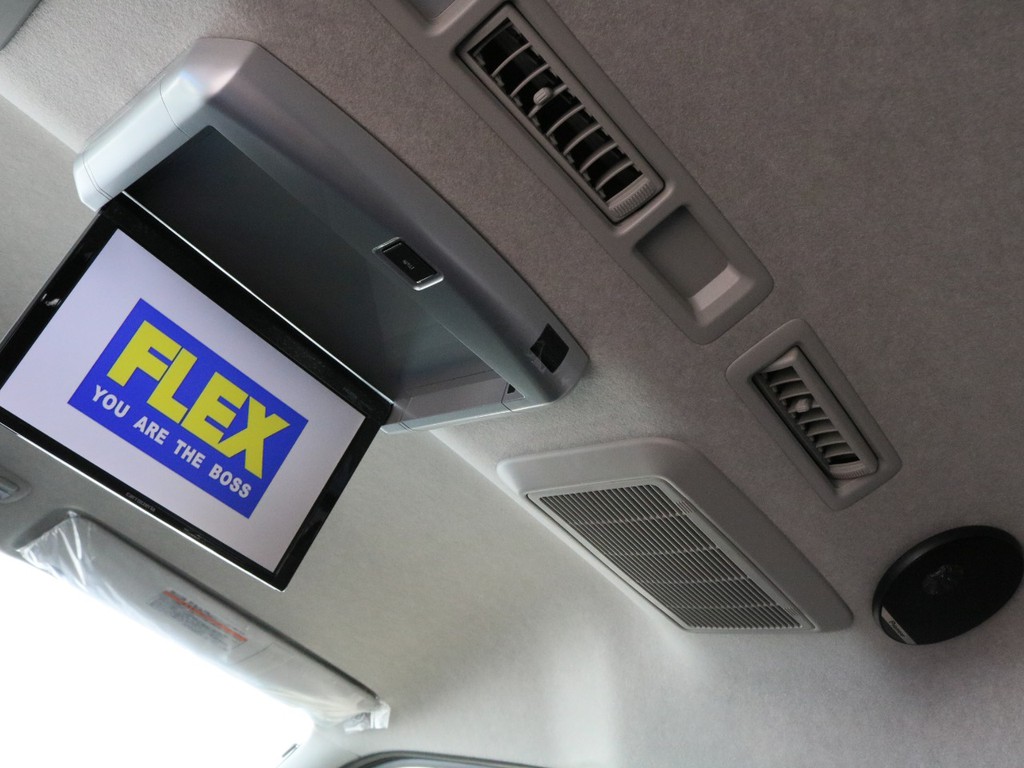 パイオニアフリップダウンモニター＆ルーフスピーカー搭載☆同乗者もロングドライブをお楽しみ頂けます！