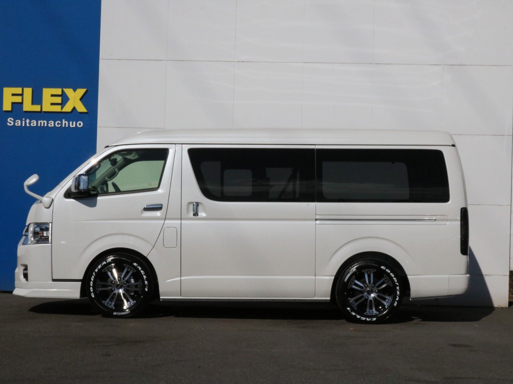 開閉楽々！片側電動スライドドア付き！