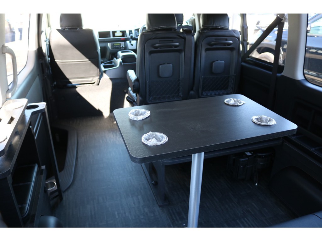 机もあるので、車内でのお食事の際に便利です！