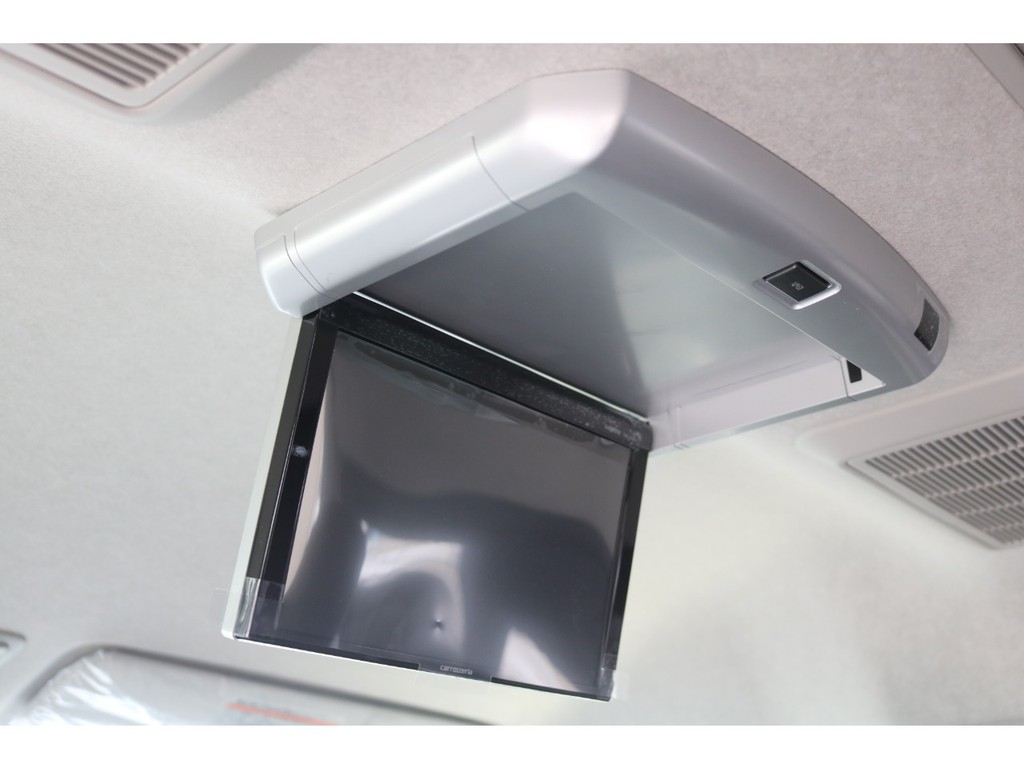 後席フリップダウンモニター装備！