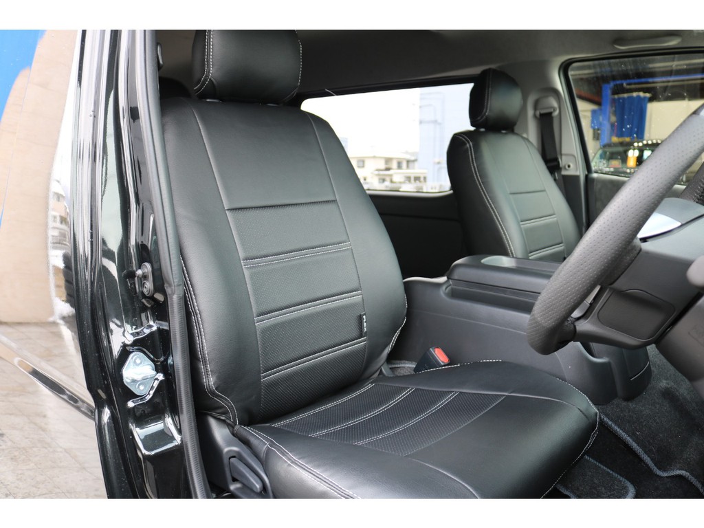 オリジナルレザー調シートカバー装備！