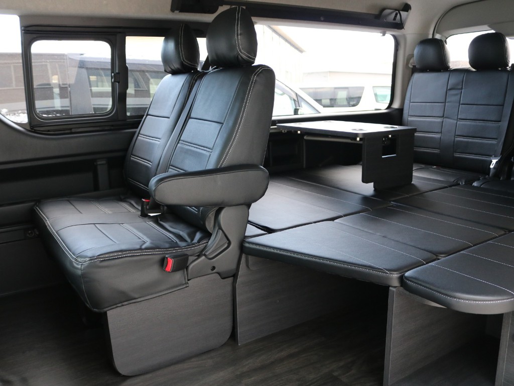 ベッド仕様時にもテーブルはご利用いただけます！