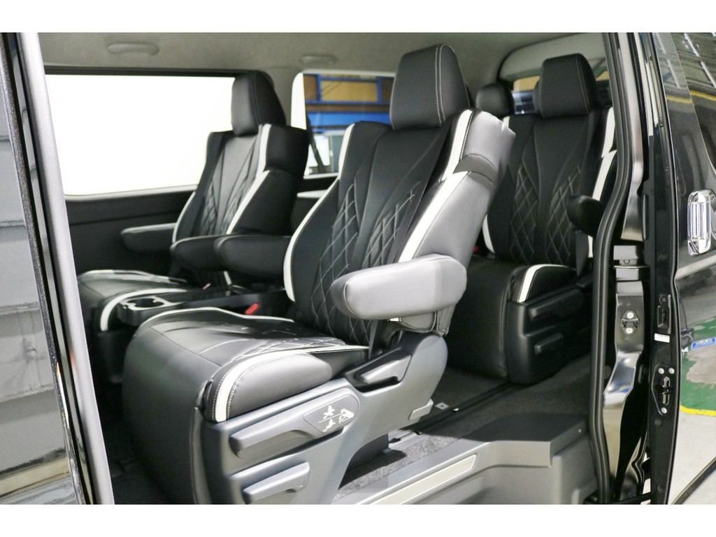 ゆったり座れるキャプテンシート！