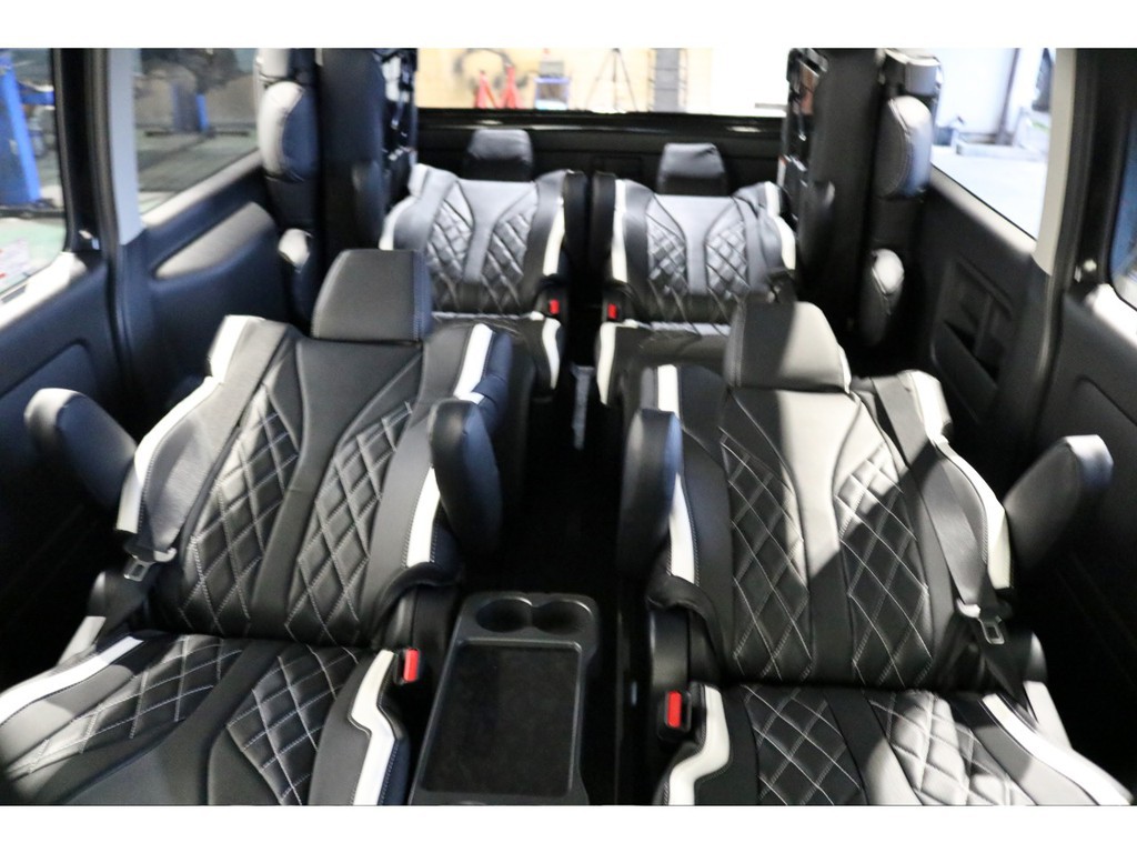 4脚キャプテンシート！独立シートで快適に座れます！