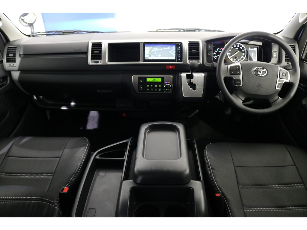 高級感のあるコックピットで運転も楽しくなりますね！