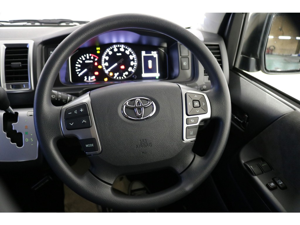 メーカーオプションのステアリングオーディオスイッチ！