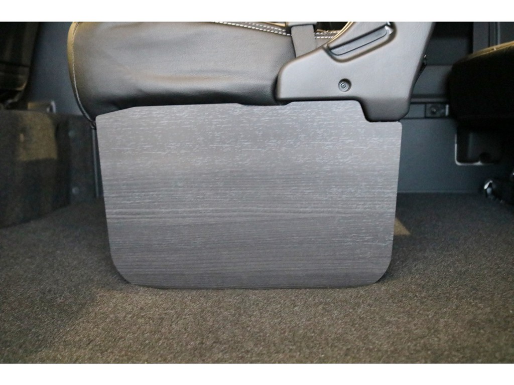 サイドフットパネルで足元からお洒落に！