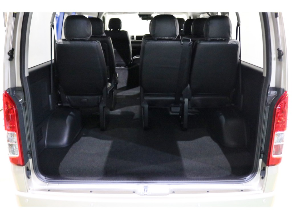 10人座っても荷物が積めるのはグランドキャビンだけ！