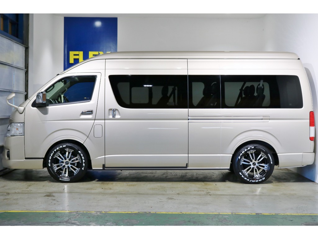 メーカーオプションのパワースライドドアも付いてます！