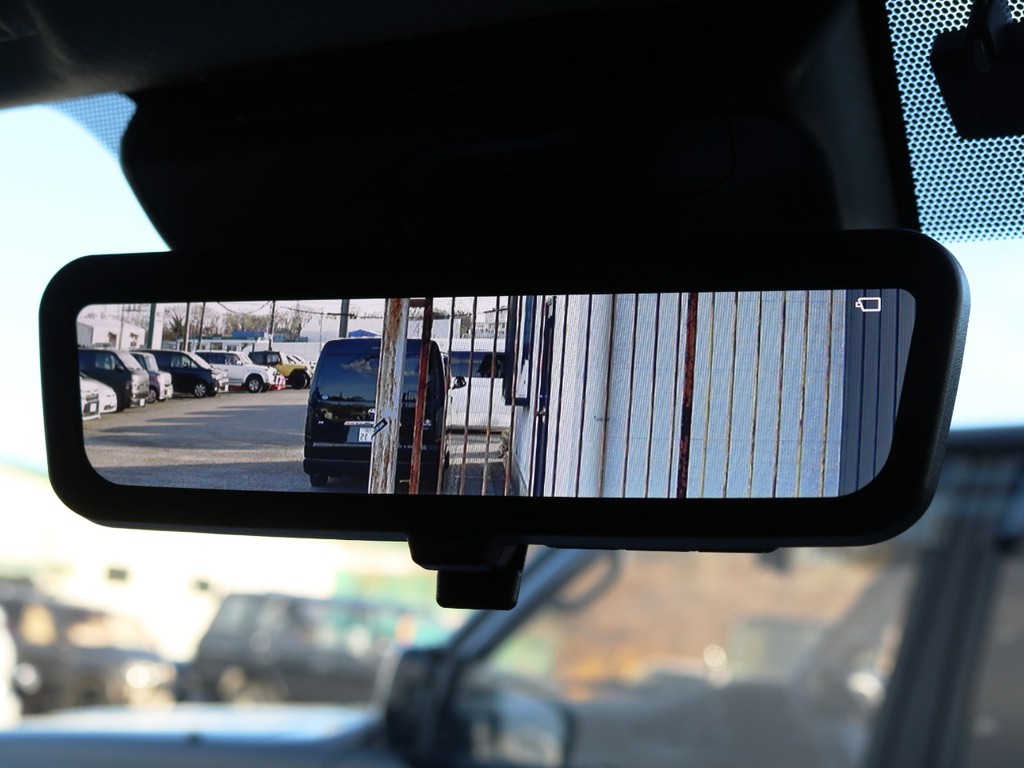 メーカーオプション　デジタルインナーミラー！車両後方の映像をミラーに映し出します♪