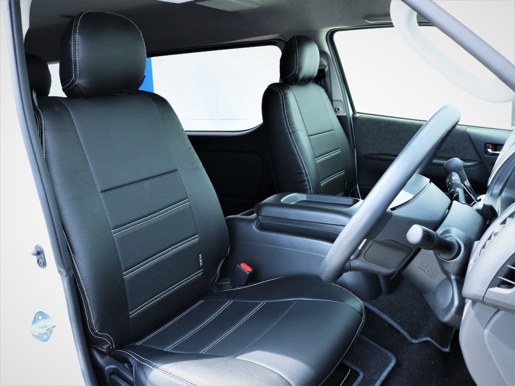 運転席シート、黒革調シートカバー付き！