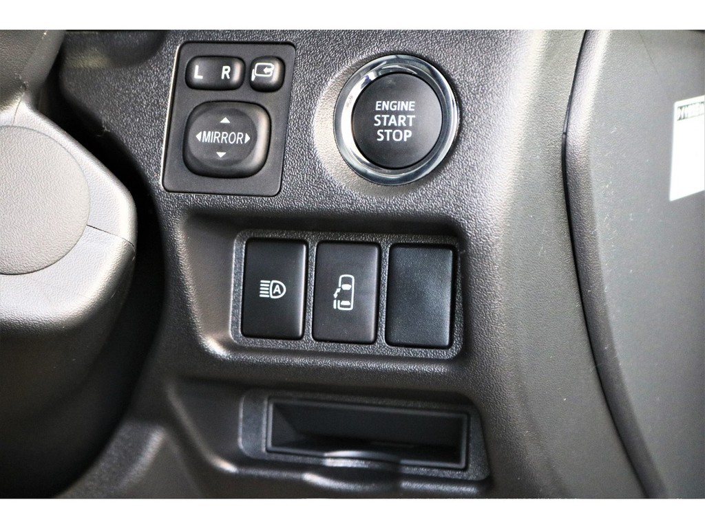 メーカーオプションのプッシュスタート＆スマートキー