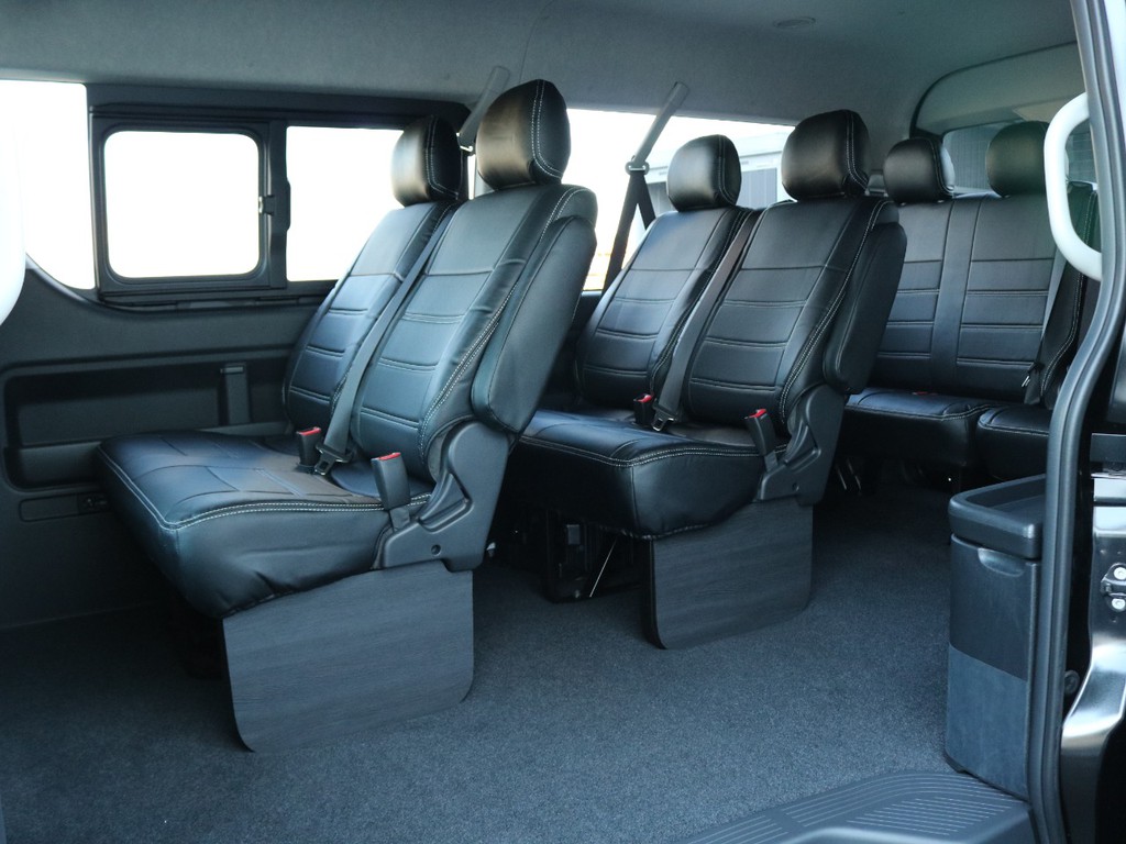 10名乗車定員☆広い車内☆