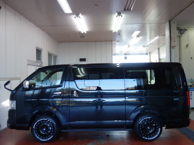 新車ハイエースＶダークプライムⅡ２８００ディーゼル４ＷＤナビベットＫＩＴパッケージ完成致しました！！