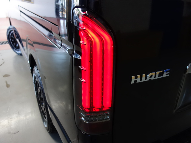 新車ハイエースＶダークプライムⅡ２８００ディーゼル４ＷＤナビベットＫＩＴパッケージ完成致しました！！