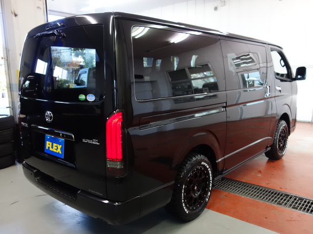 新車ハイエースＶダークプライムⅡ２８００ディーゼル４ＷＤナビベットＫＩＴパッケージ完成致しました！！