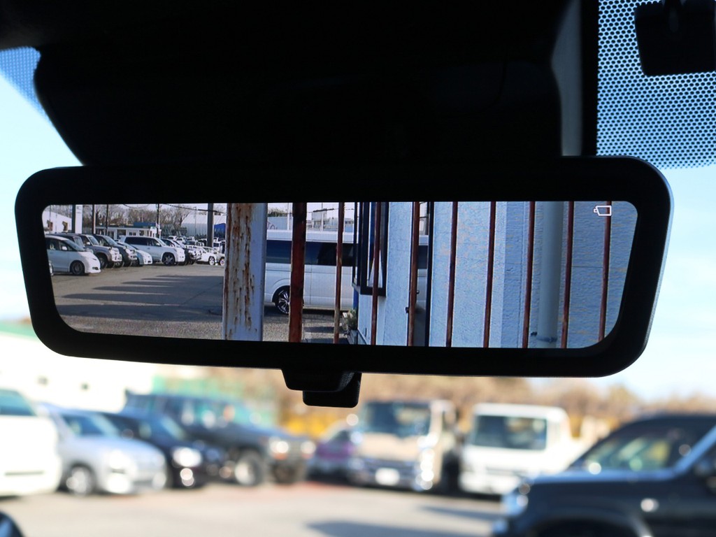 メーカーオプション　デジタルインナーミラー！車両後方の映像を常にミラーに映し出します♪