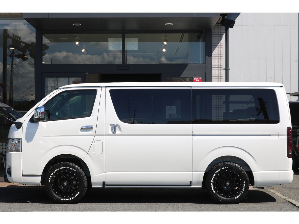スライドドアは手動になりますので換気可能な小窓が付きます！車中泊される際は欲しい窓です！
