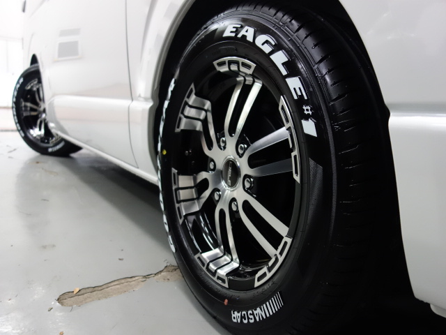 新車ハイエースＶダークプライムⅡワイドスーパーＧＬ２８００ディーゼルターボナビパッケージ入庫致しました！！