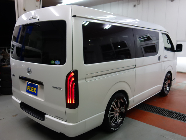 新車ハイエースＶダークプライムⅡワイドスーパーＧＬ２８００ディーゼルターボナビパッケージ入庫致しました！！
