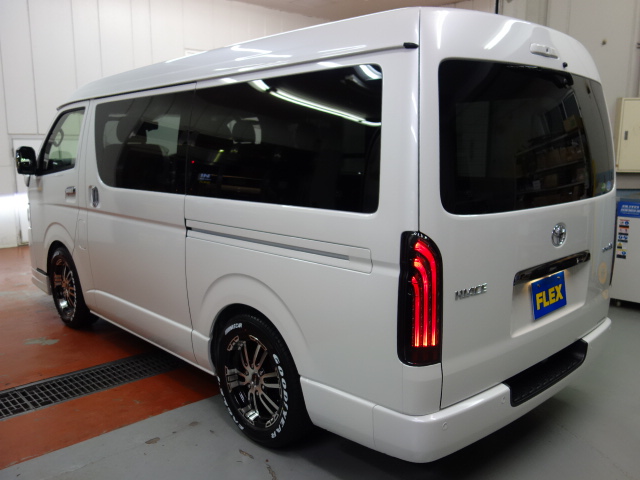 新車ハイエースＶダークプライムⅡワイドスーパーＧＬ２８００ディーゼルターボナビパッケージ入庫致しました！！
