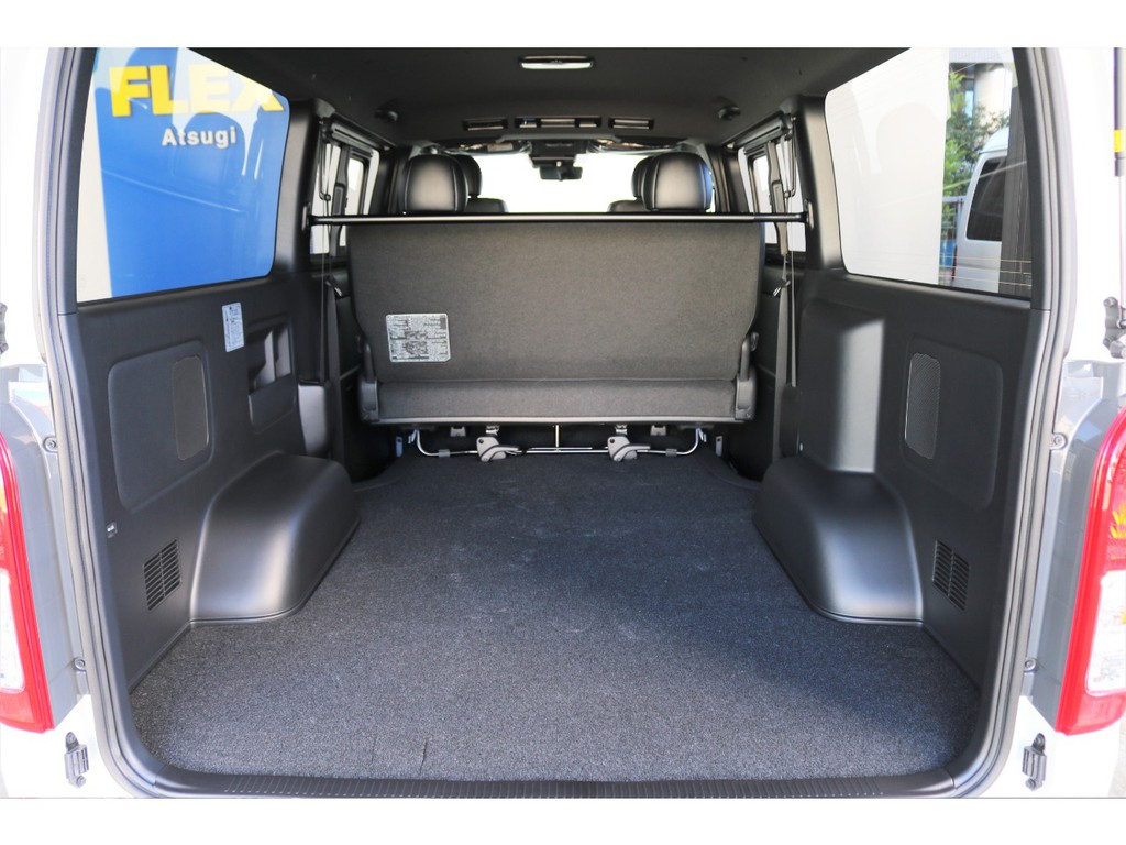 広々とした荷室空間！ベットキットを取り付けて、車中泊して頂く事も可能です！