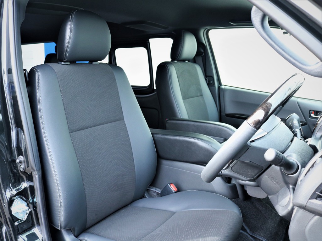 運転席シート、ハーフレザーシート！