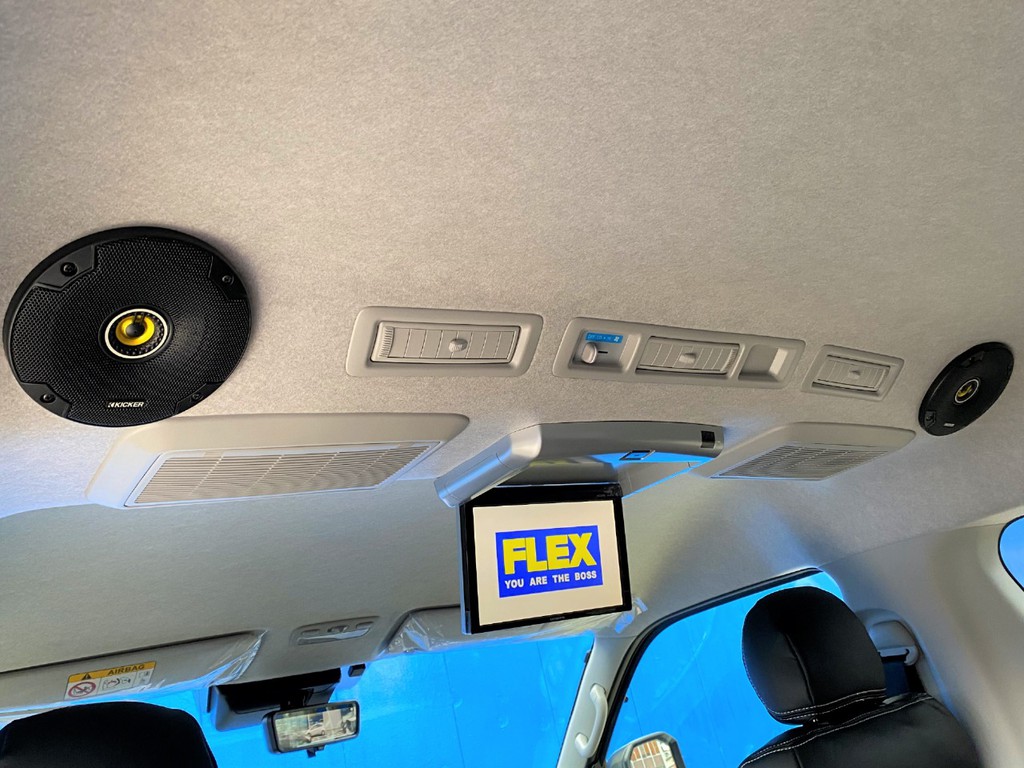 キッカー ルーフスピーカーもついてますよ☆