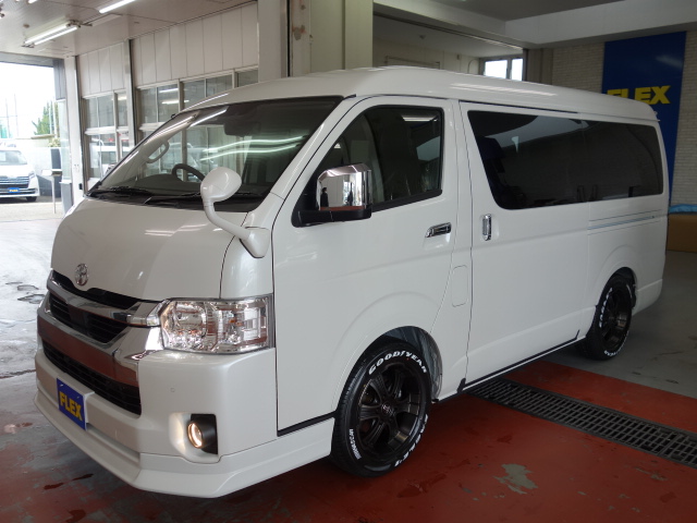 オリジナルオーバーフェンダーを装着しているので、車検適合車両になります！更に実際よりもローフォルムな見た目に♪