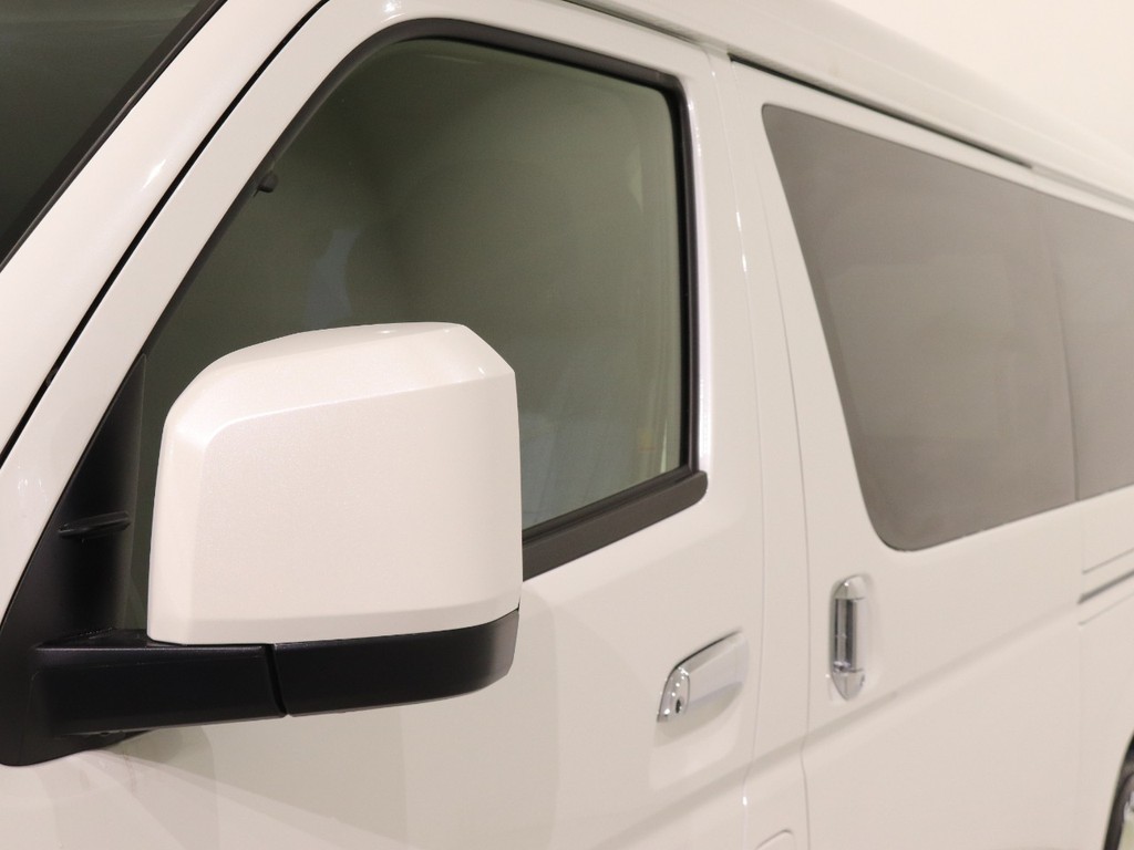 サイドミラーも同色に塗られております！