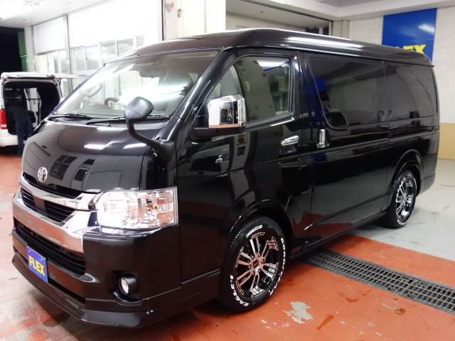 オリジナルオーバーフェンダーを装着しているので、車検適合車両になります！更に実際よりもローフォルムな見た目に♪