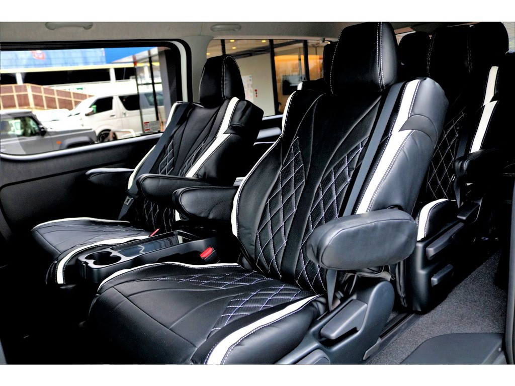 室内広々１０人乗り！！