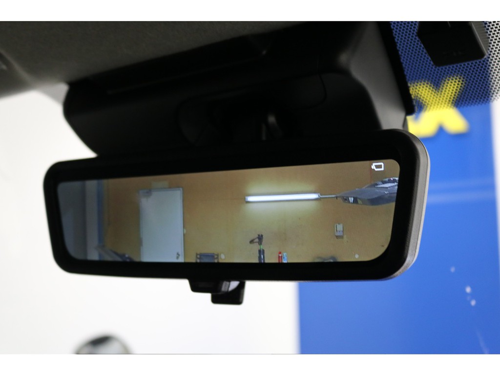 新メーカーオプションデジタルインナーミラーも完備済み！