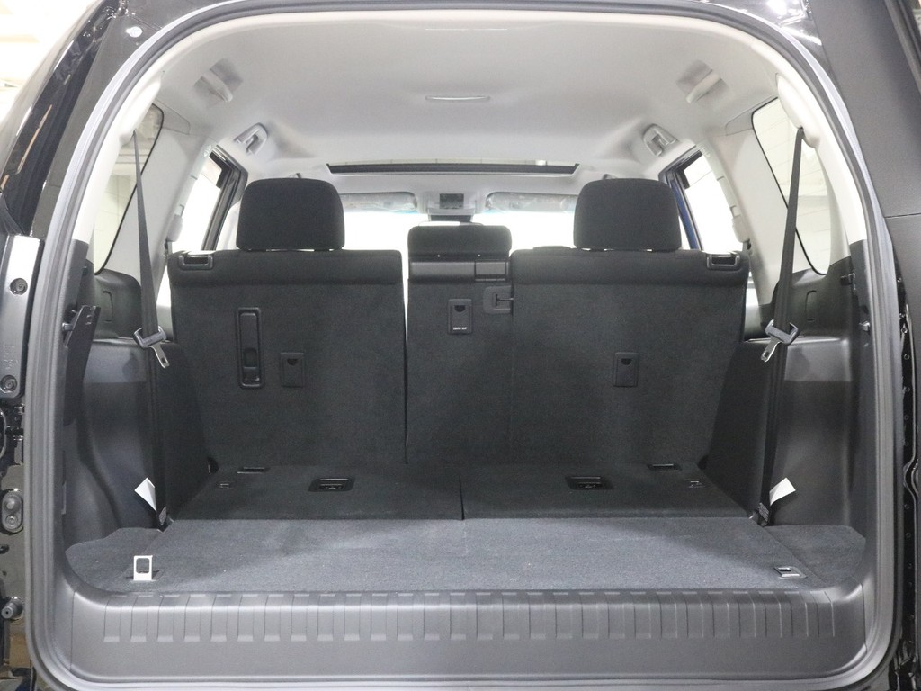 ラゲッジスペース！キャンプ道具や様々なお荷物をたくさん積んで快適なドライブを♪
