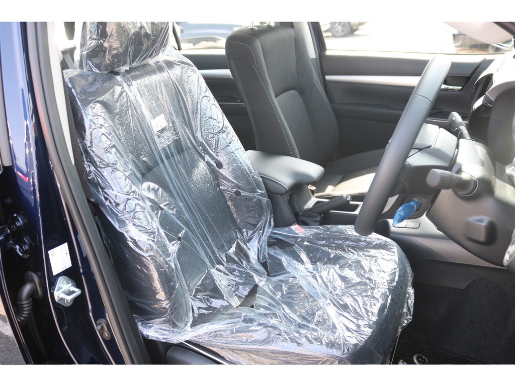 新車ですがシートカバーの装着などもご相談下さいね！