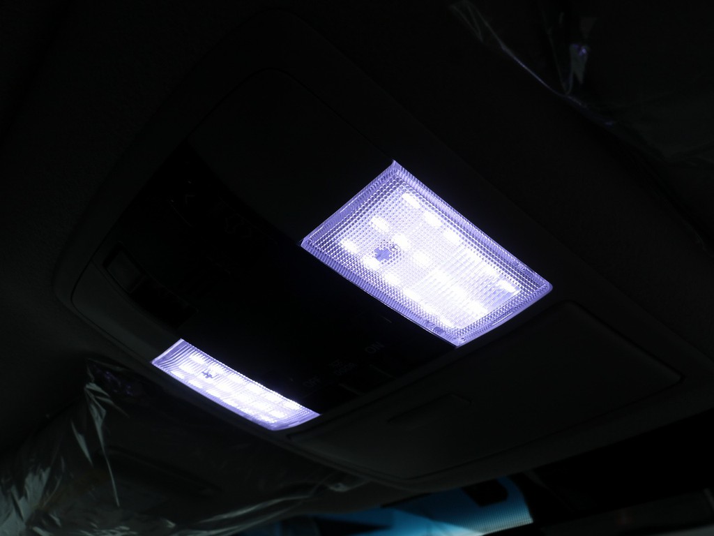ルームランプはLEDに変更！明るく照らしてくれます！