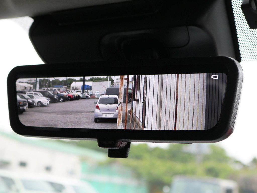 メーカーオプション　デジタルインナーミラー！車両後方の映像を常にミラーに映し出します♪