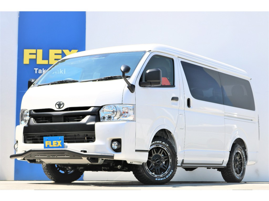 ボディカラーパールホワイト×マットブラックペイントのアゲ系カスタム仕様車は迫力があり、かっこいいですね！！