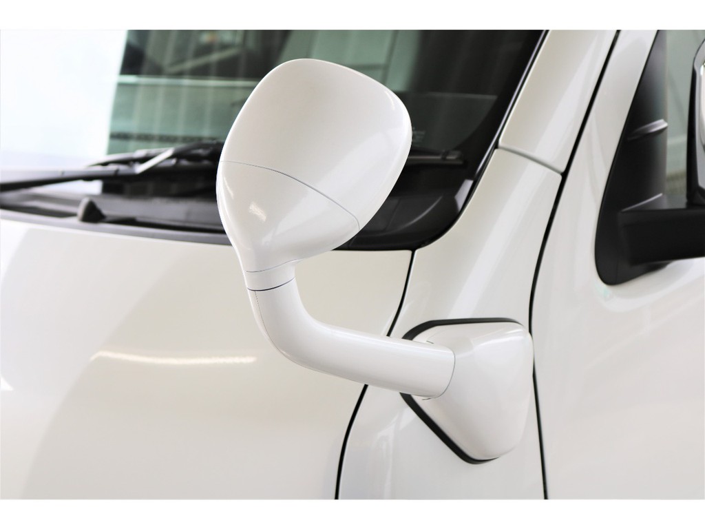フロントアンダーミラーは同色塗装済み！車両との一体感がでております！