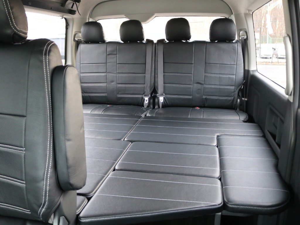 全席黒革調シートカバー付き！