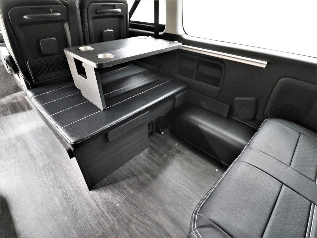 テーブルも装備された仕様ですよ！