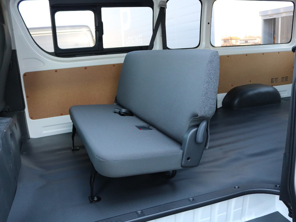 セカンドシートは3名乗車定員☆