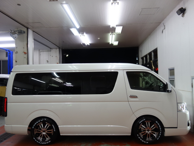 新車ハイエースワゴンＧＬファミリーに好評のアレンジＡＳシートアレンジ車両入庫致しました！！店頭在庫車、即納車可能になります！！