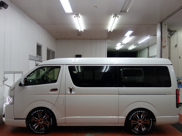 新車ハイエースワゴンＧＬファミリーに好評のアレンジＡＳシートアレンジ車両入庫致しました！！店頭在庫車、即納車可能になります！！