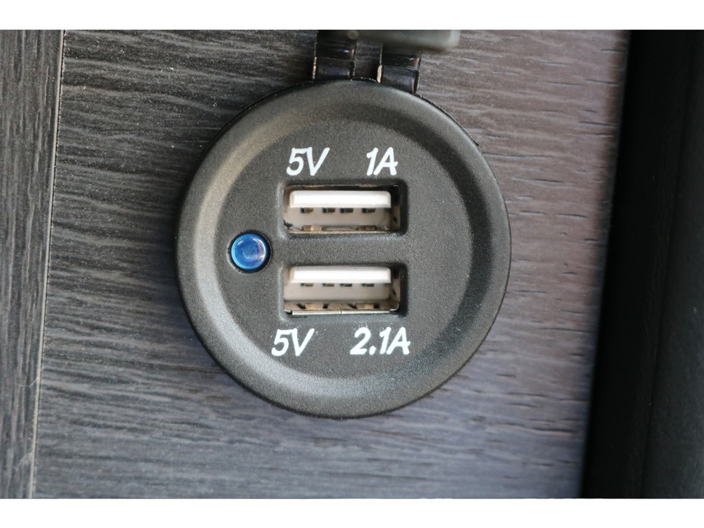 後席部には何かと便利なＵＳＢ充電ソケットを搭載！
