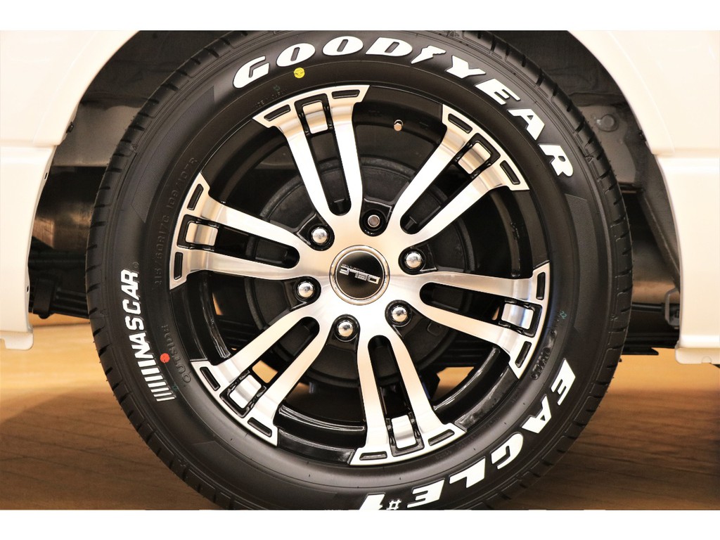 FLEXオリジナル17インチアルミホイール×GOODYEARナスカータイヤを装着★